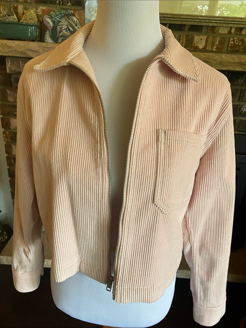 INDUSTRY peachy pink cropped corduroy jacket. Front zipper and pocket.
